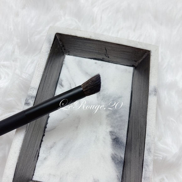 Nars 43 wild contour eyeshadow brush - Picture 2 of 3